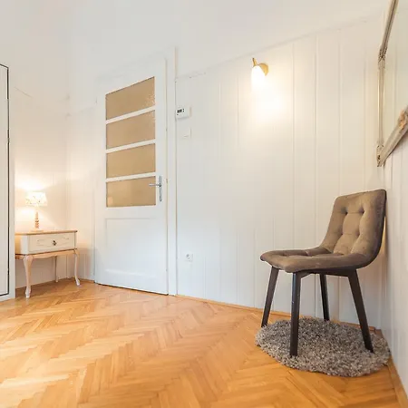 Lighthouse Apartament *